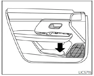 Nissan Kicks front bottle holder