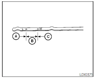 Nissan Kicks engine oil level marks on dipstick